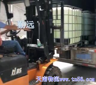 220953D37-0 13米货车在装吨桶